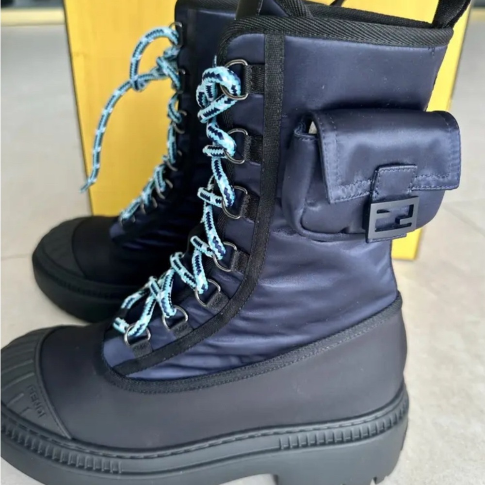 Fendi snow boots fleece lined